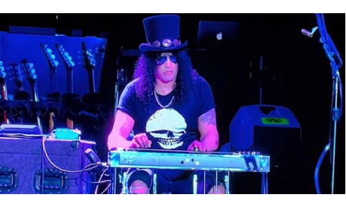 Slash inicia turnê latino-americana
